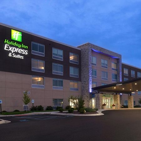 Holiday Inn Express & Suites - Brighton By Ihg Exteriör bild
