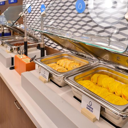 Holiday Inn Express & Suites - Brighton By Ihg Exteriör bild