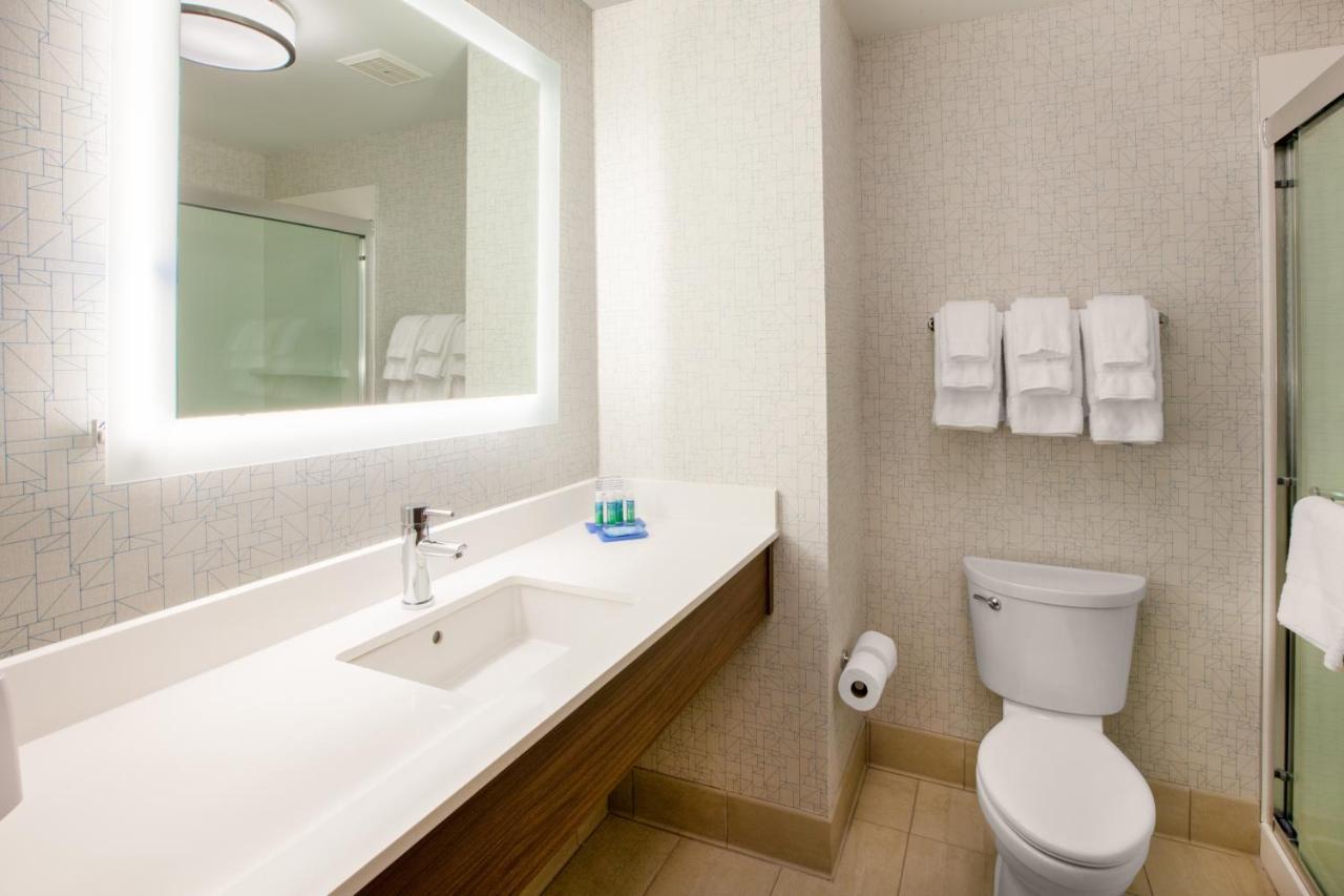 Holiday Inn Express & Suites - Brighton By Ihg Exteriör bild