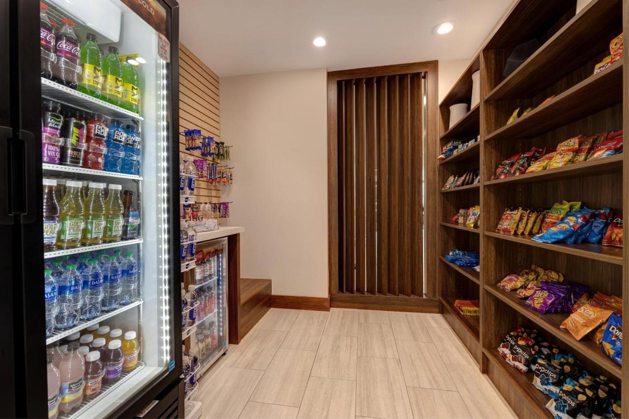 Holiday Inn Express & Suites - Brighton By Ihg Exteriör bild