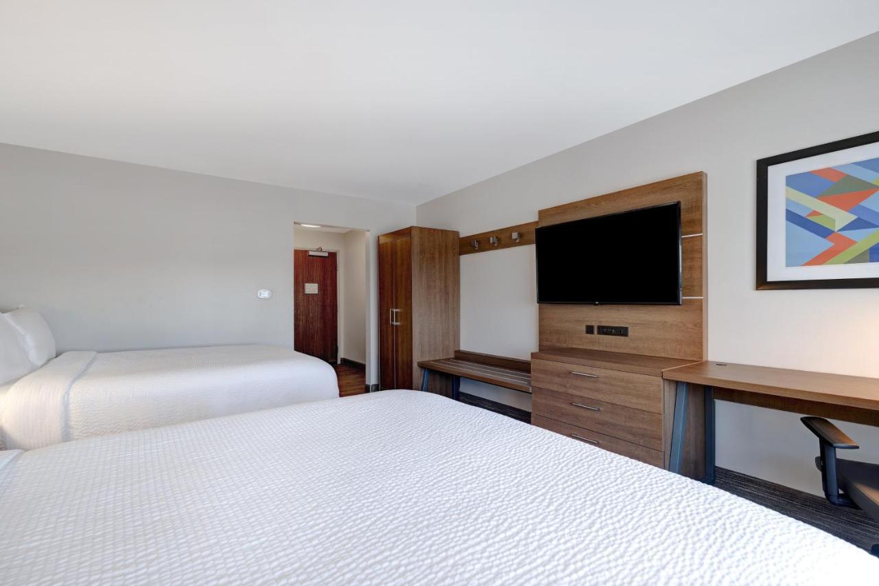 Holiday Inn Express & Suites - Brighton By Ihg Exteriör bild