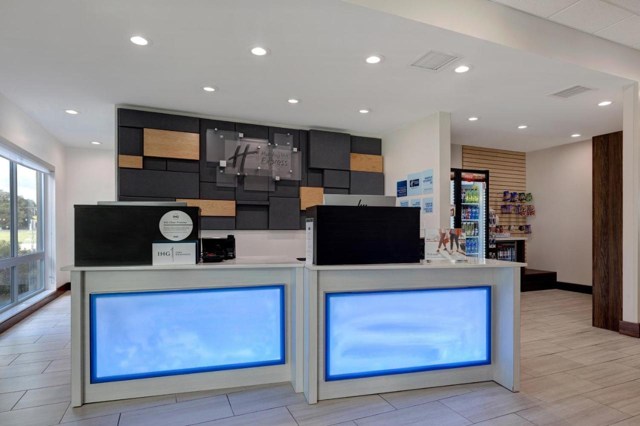 Holiday Inn Express & Suites - Brighton By Ihg Exteriör bild
