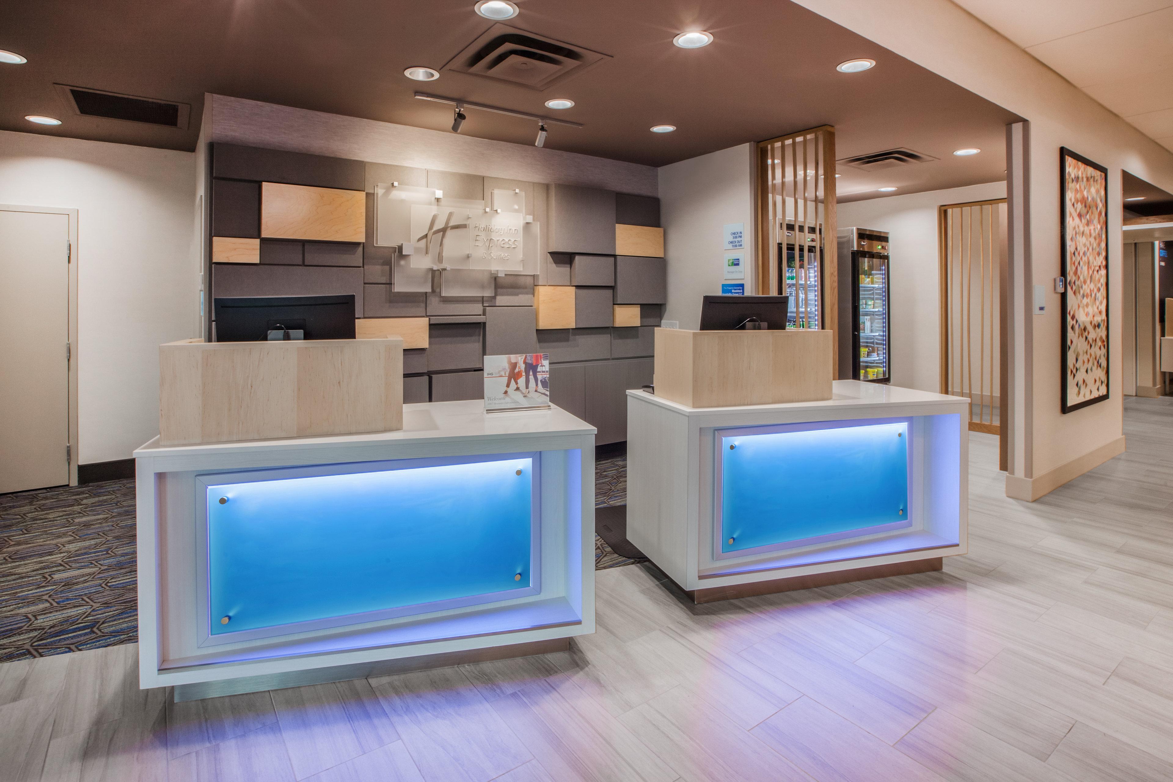 Holiday Inn Express & Suites - Brighton By Ihg Exteriör bild