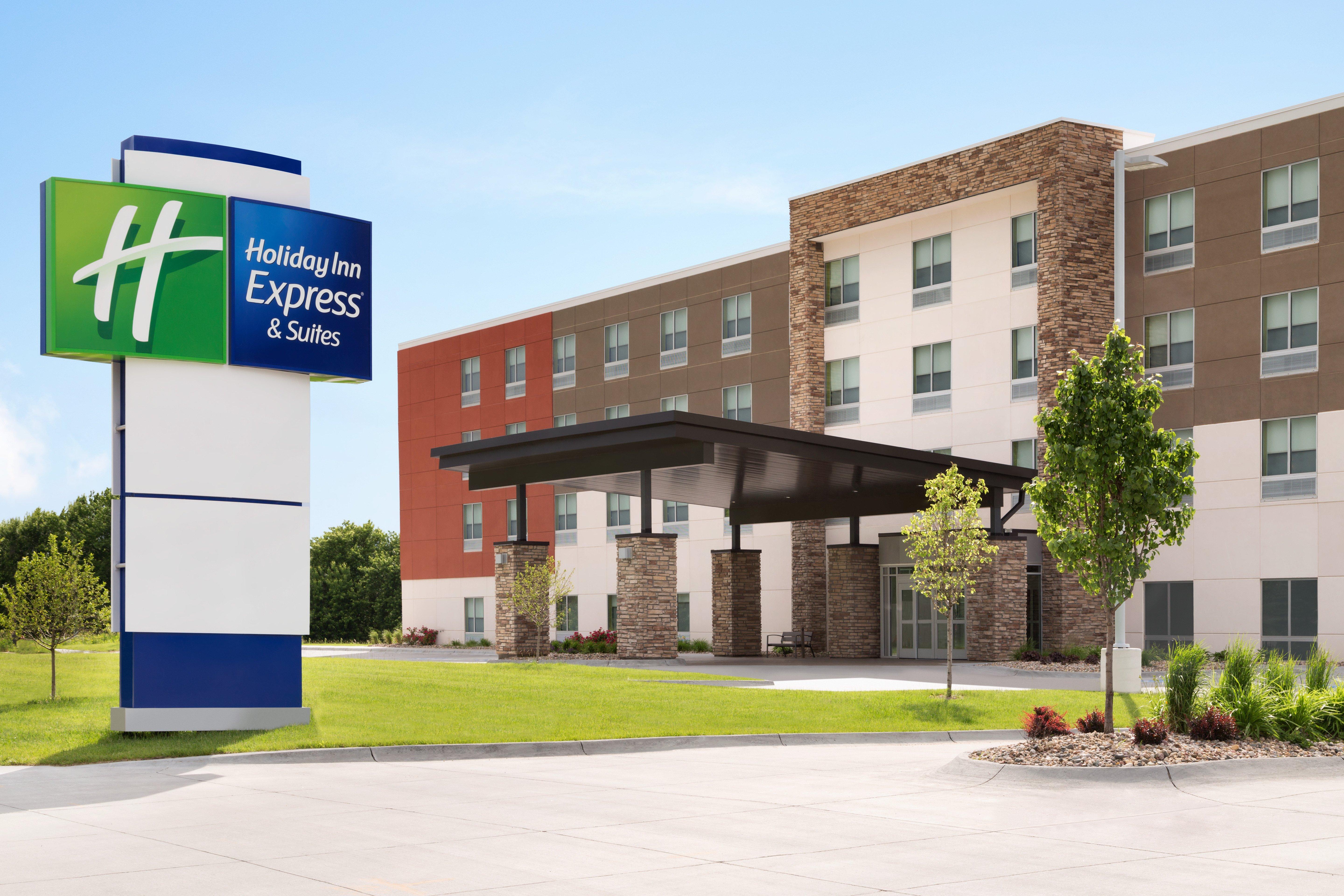 Holiday Inn Express & Suites - Brighton By Ihg Exteriör bild