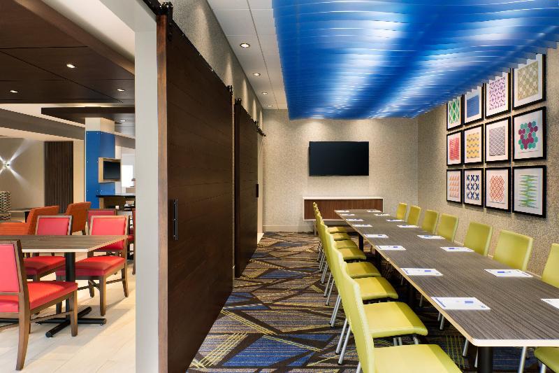 Holiday Inn Express & Suites - Brighton By Ihg Exteriör bild